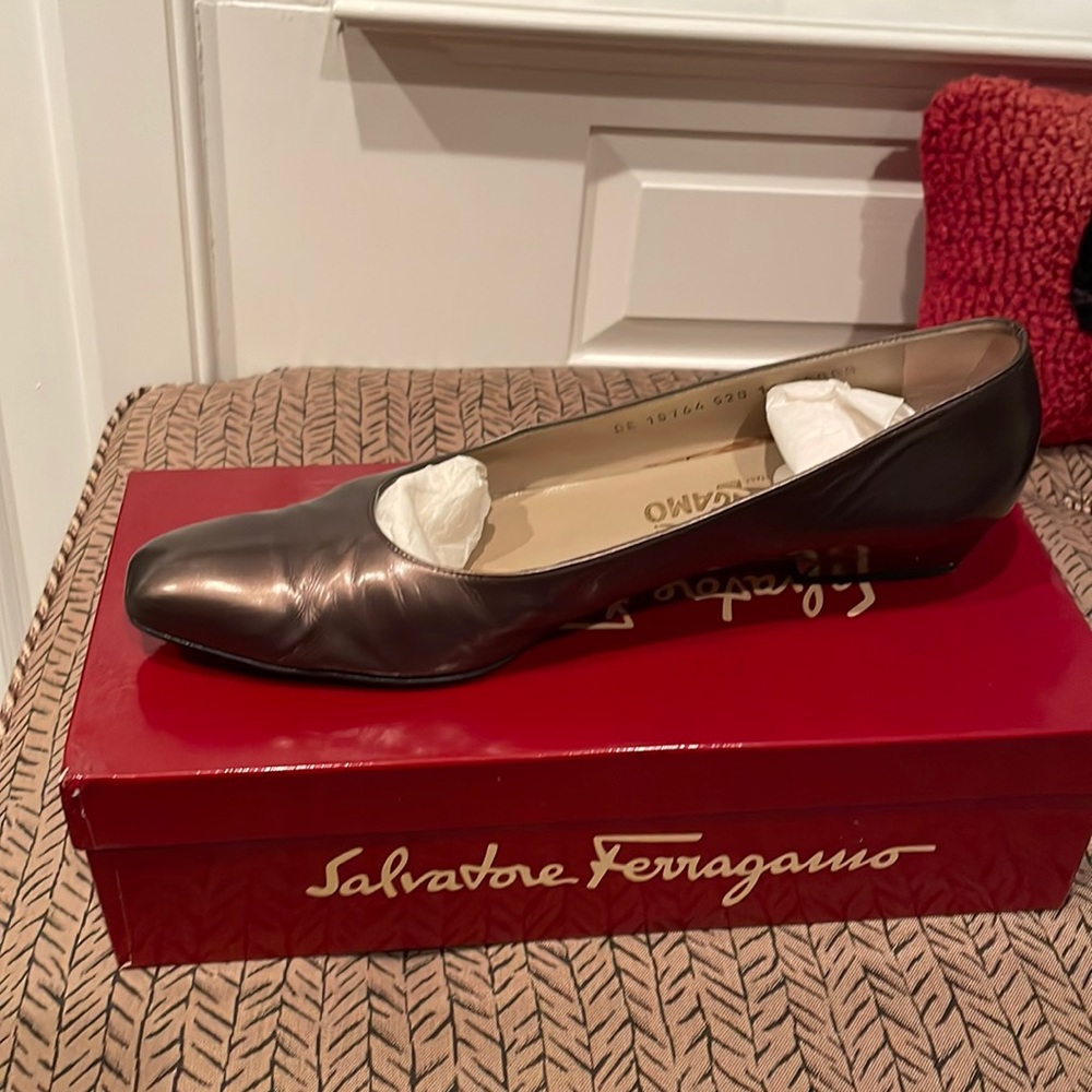 Salvatore Ferragamo Glass size 11 AAAA pewter flats